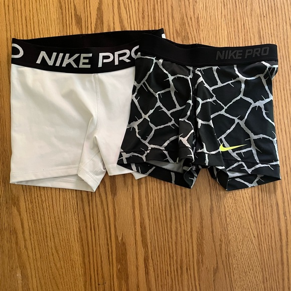 2 Nike Pro Tight Shorts Womens Sz Small Dri Fit - Picture 9 of 10